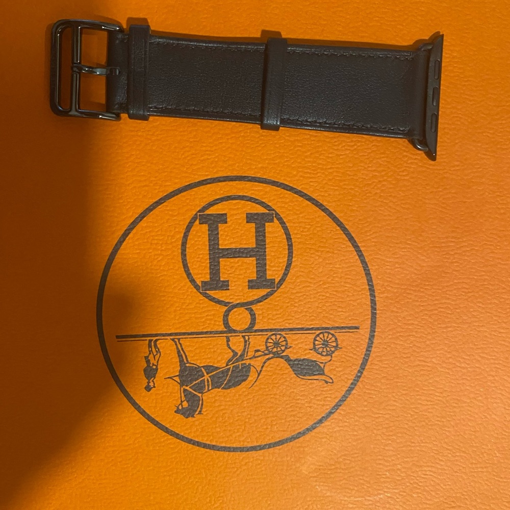 Hermes Double Tour Apple Iwatch band Black series 6 Iwatch included 44mm alum - Picture 3 of 9